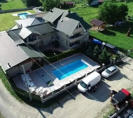 Konukevi Pensiunea Lory 4*