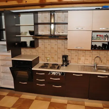 Konukevi Pensiunea Lory 4*